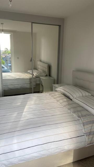 Modern Central Flat With Balcony & Free Parking On-Site บอร์นมัธ ภายนอก รูปภาพ